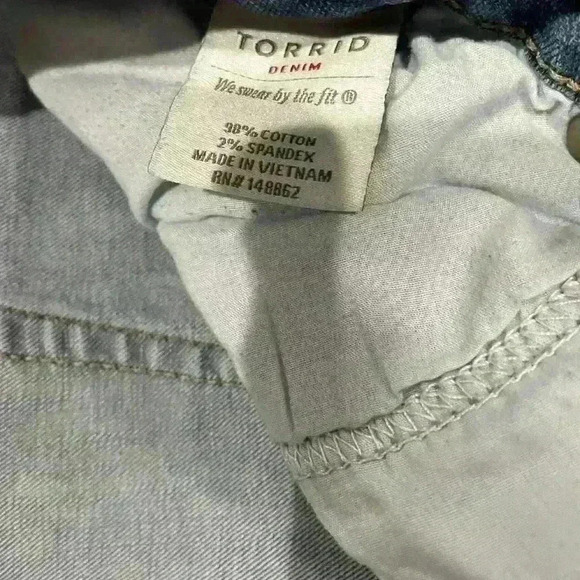 Torrid Light wash Plus Stretch Denim Size 24R Women’s Jeans - Picture 3 of 4